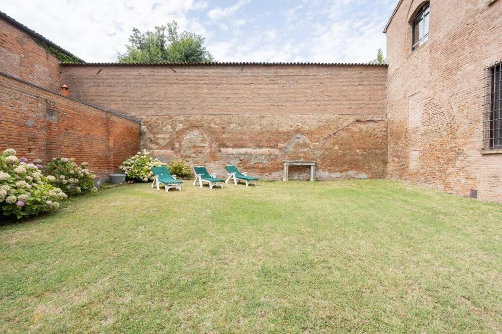 Palazzo Sabbioni Appartamento Lusso Due Camere Soggiorno Cucina Ferrara Exterior foto